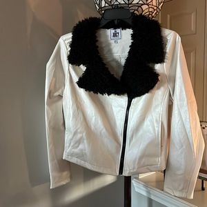 Beautiful Juicy Couture Zip Jacket W/soft fur like collar/ Lapel.
